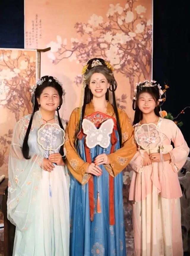 7月24日，密歇根州渥太华格兰德港，一男子因家庭纠纷枪杀家中妻子女8口人后，纵火灭门吞枪自杀。 图片 3