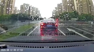 #车祸 路口着什么急 ？