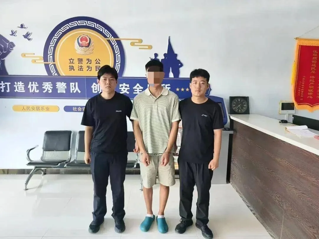 国内资讯：内蒙古-乌兰察布市-察右前旗警方破获裸聊敲诈案：男子伪装老板招女兼职，时薪150‑200元诱骗裸聊偷录视频，40余名女性受害，1人落网